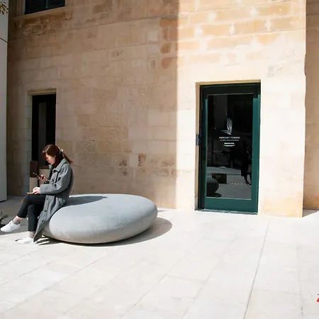 Your Luxury Retreat At Mercury Towers *