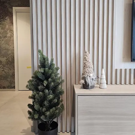 Your Luxury Retreat At Mercury Towers Apartment