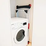 Your Luxury Retreat At Mercury Towers 아파트