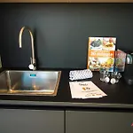 Your Luxury Retreat At Mercury Towers 아파트 *