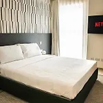 아파트 Your Luxury Retreat At Mercury Towers