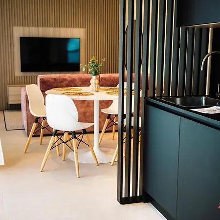 Your Luxury Retreat At Mercury Towers Lägenhet