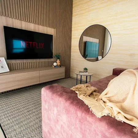 Apartment Your Luxury Retreat At Mercury Towers *