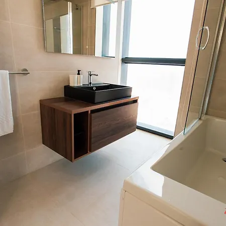 Your Luxury Retreat At Mercury Towers 아파트 Saint Julian's