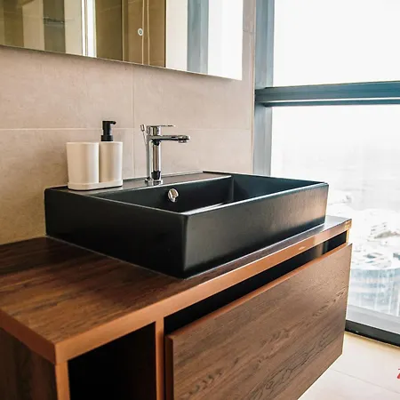 Your Luxury Retreat At Mercury Towers Апартаменты *